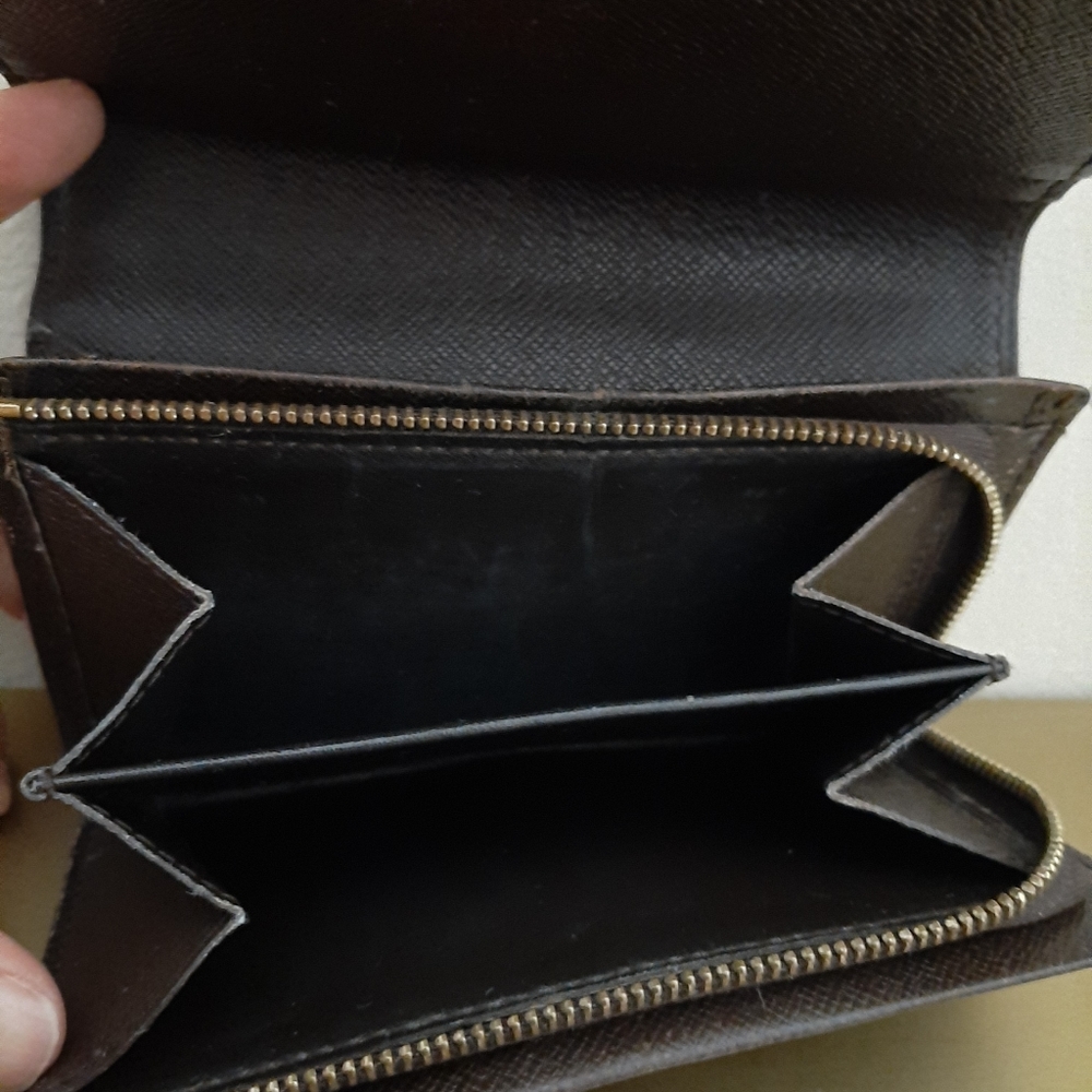 Authentic Louis Vuitton Used Medium Wallet. - image 7